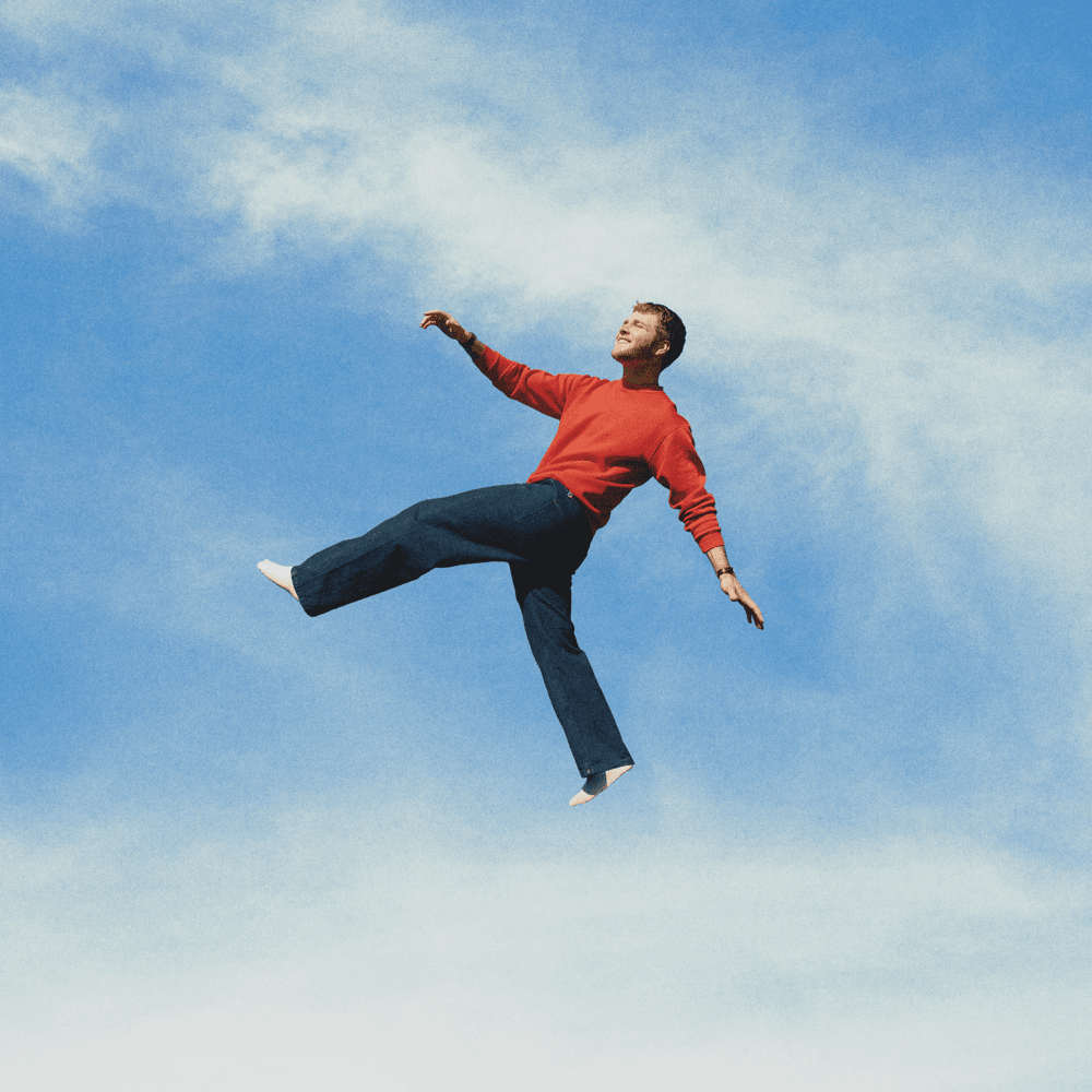 Alex Warren kiest voor disco en funk op nieuwe single ‘Emerald Eyes’